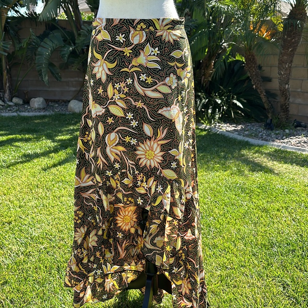 Kooples Paris “Vintage flowers” women’s size 2 asymmetrical blk/yellow skirt NWT - Picture 4 of 11